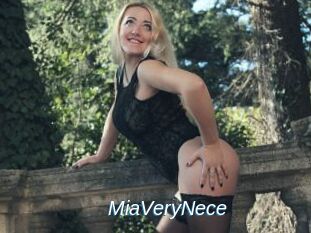 MiaVeryNece