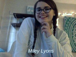 Miley_Lyons