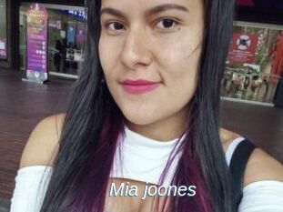 Mia_joones