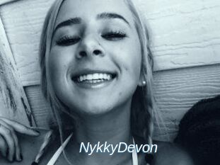 Nykky_Devon Ejaculations Féminines