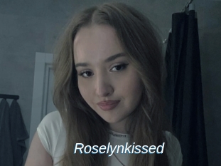 Roselynkissed